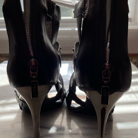 Guess Leather Gladiator Sandle Pumps - Picture 8 of 14